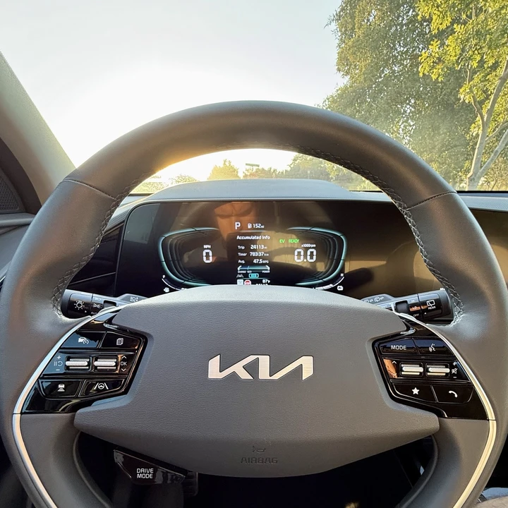 2023 Kia Niro - Image 10 of 15