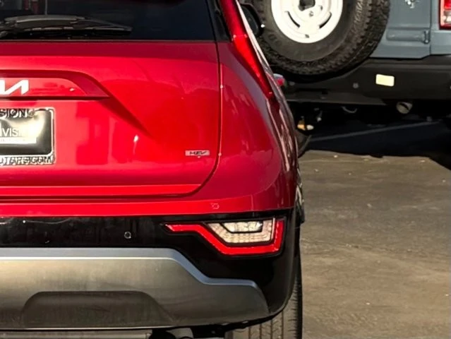 2023 Kia Niro - Image 10 of 12