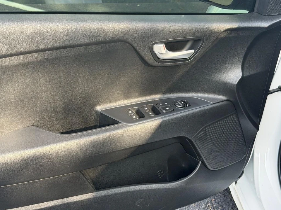 2023 Kia Rio - Image 3 of 21