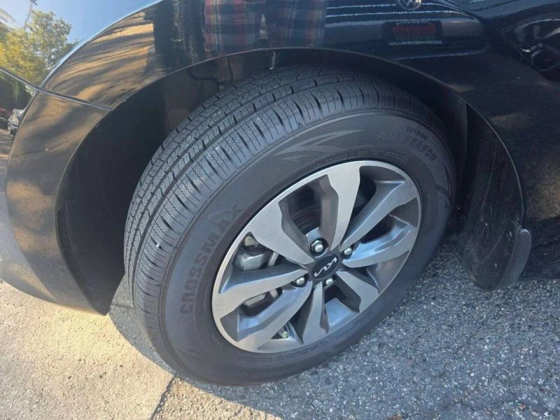 2023 Kia Rio - Image 9 of 12
