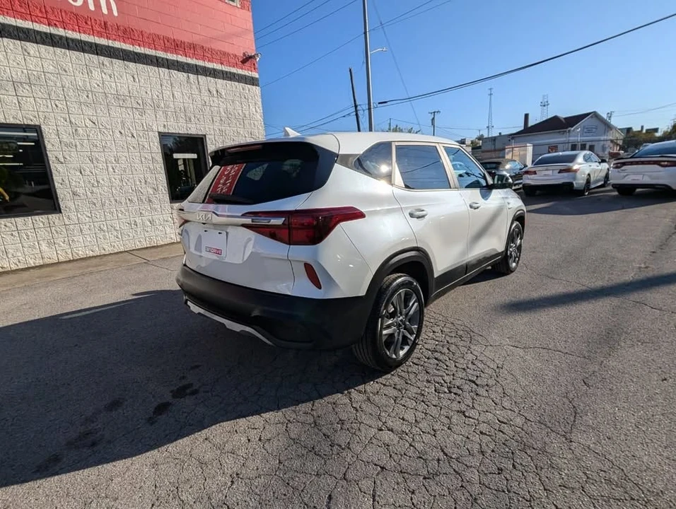 2023 Kia Seltos - Image 3 of 17