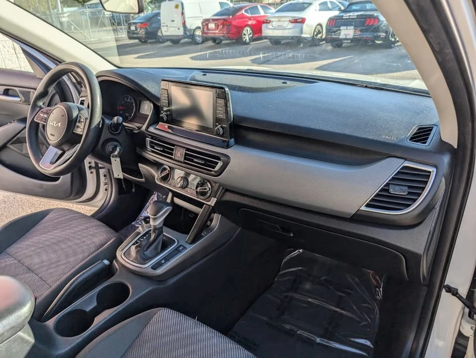 2023 Kia Seltos - Image 10 of 17