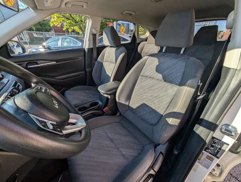 2023 Kia Seltos - Image 13 of 17