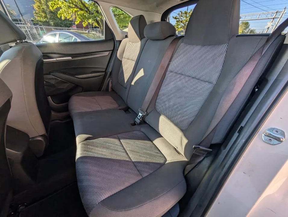 2023 Kia Seltos - Image 15 of 17