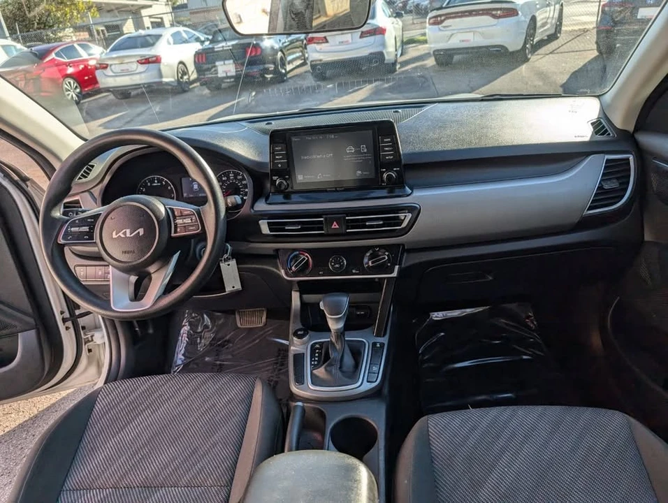 2023 Kia Seltos - Image 11 of 17