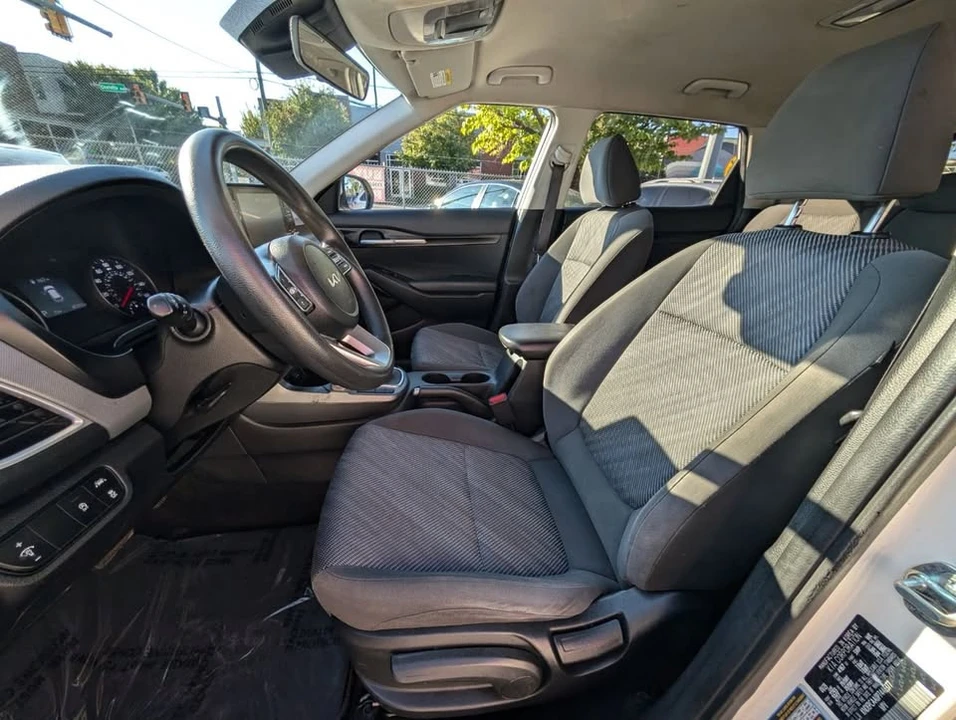 2023 Kia Seltos - Image 12 of 17