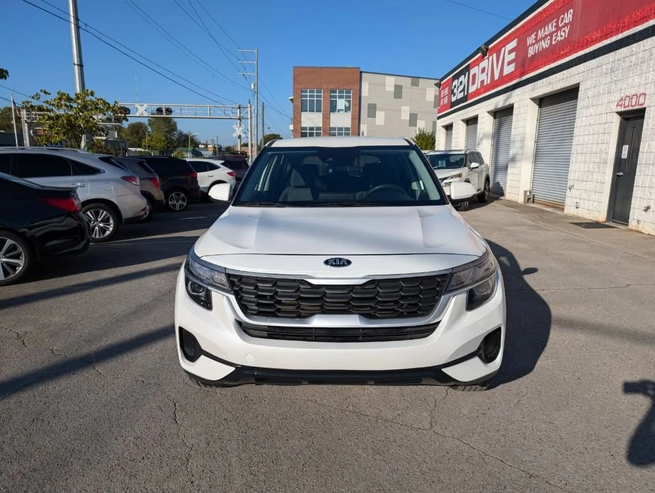 2023 Kia Seltos - Image 2 of 17