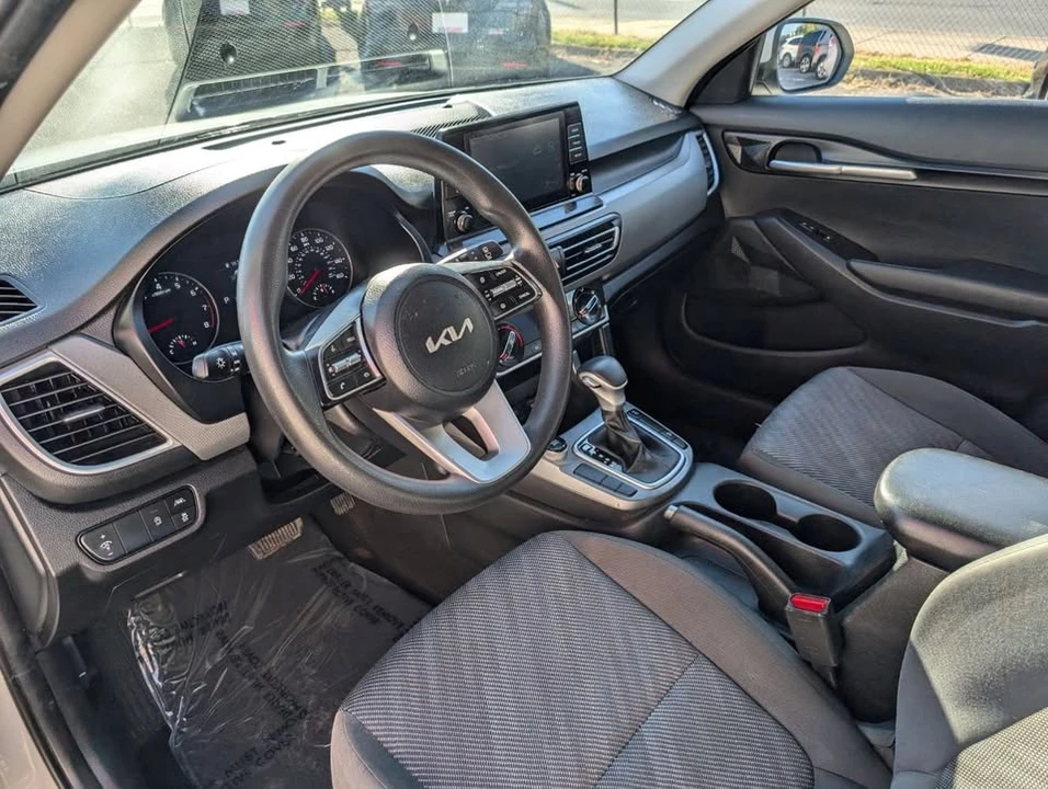 2023 Kia Seltos - Image 9 of 17