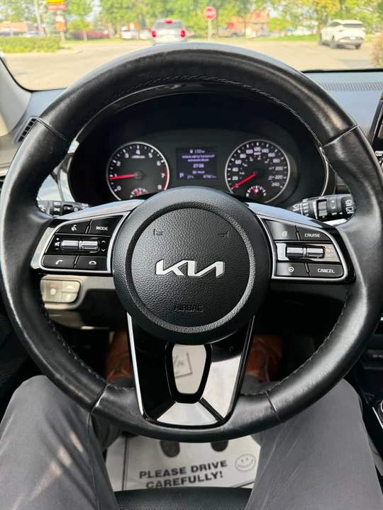 2023 Kia Seltos - Image 10 of 14