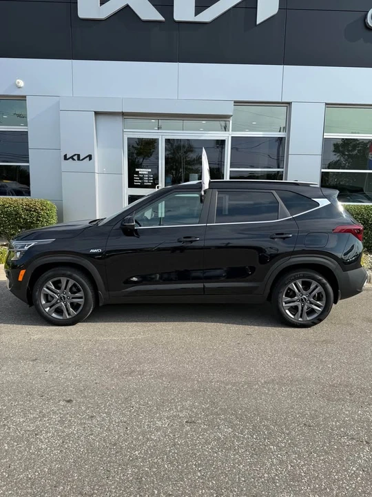 2023 Kia Seltos - Image 3 of 14