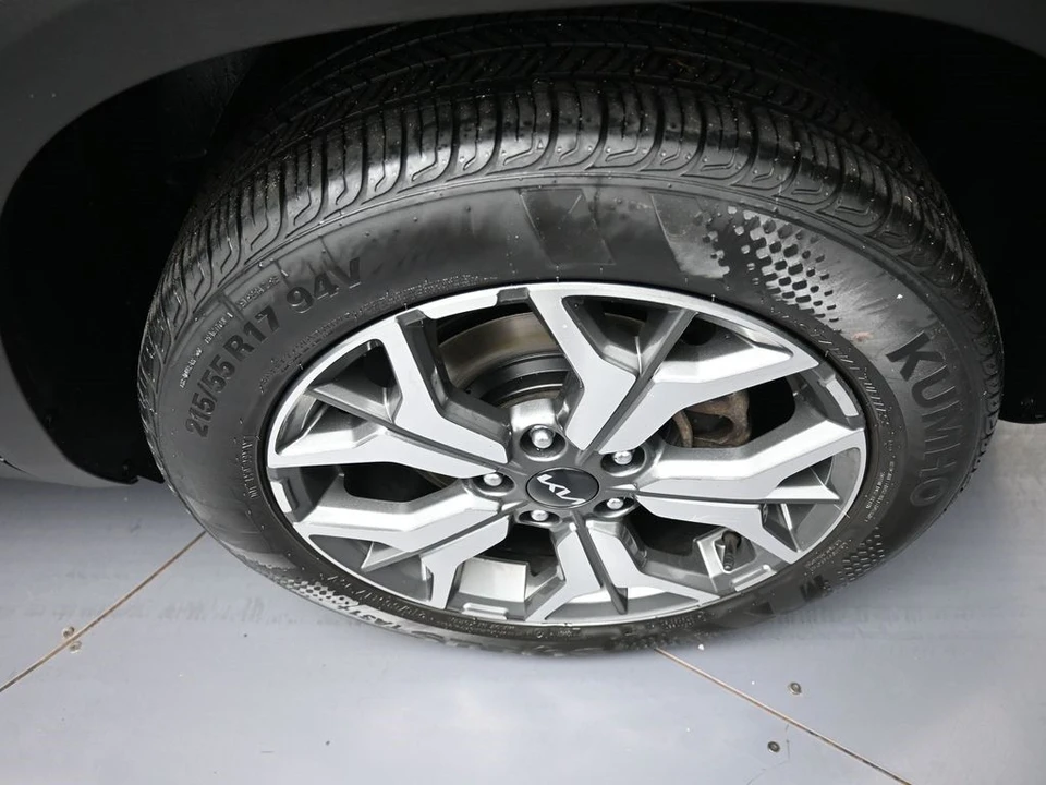 2023 Kia Seltos - Image 15 of 21