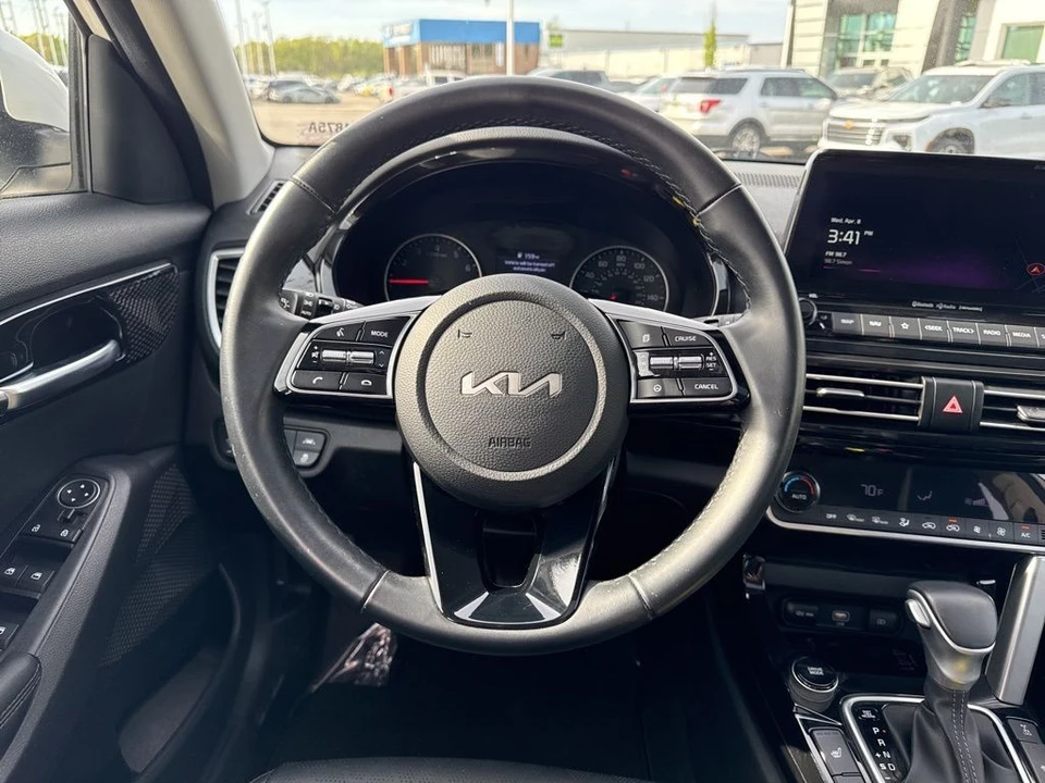 2023 Kia Seltos - Image 16 of 31