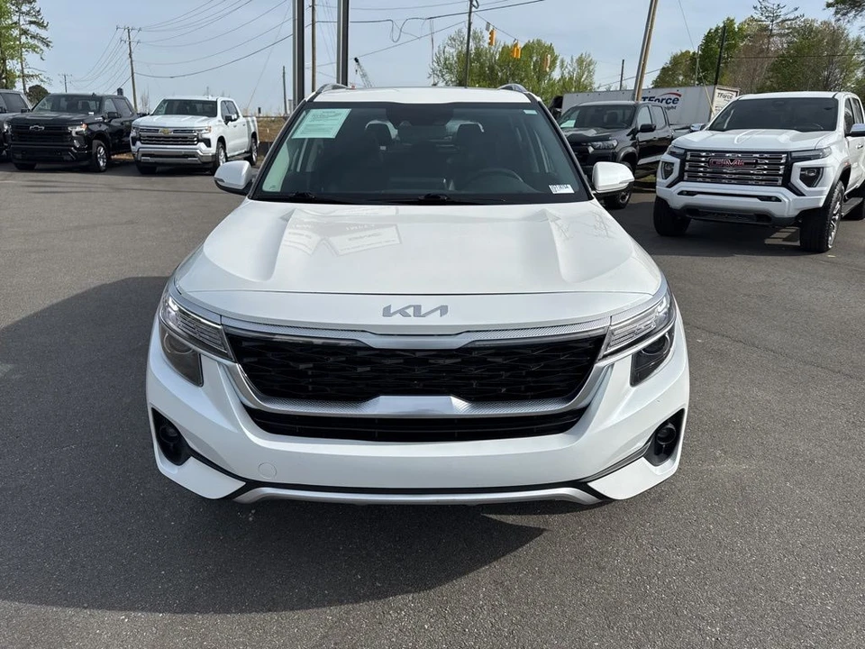 2023 Kia Seltos - Image 8 of 31