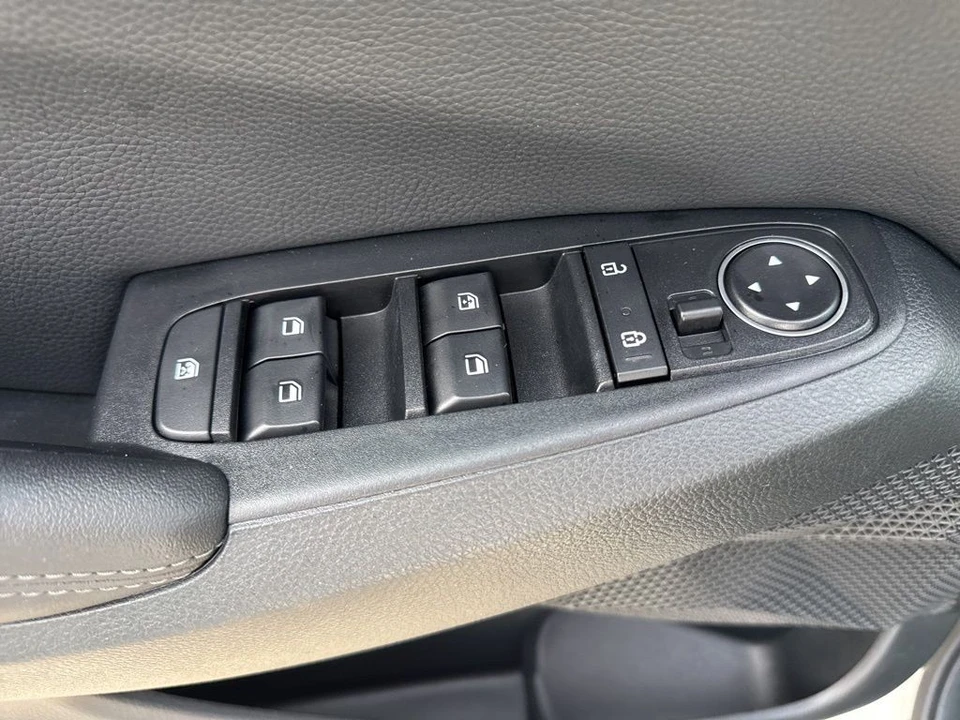 2023 Kia Seltos - Image 28 of 31