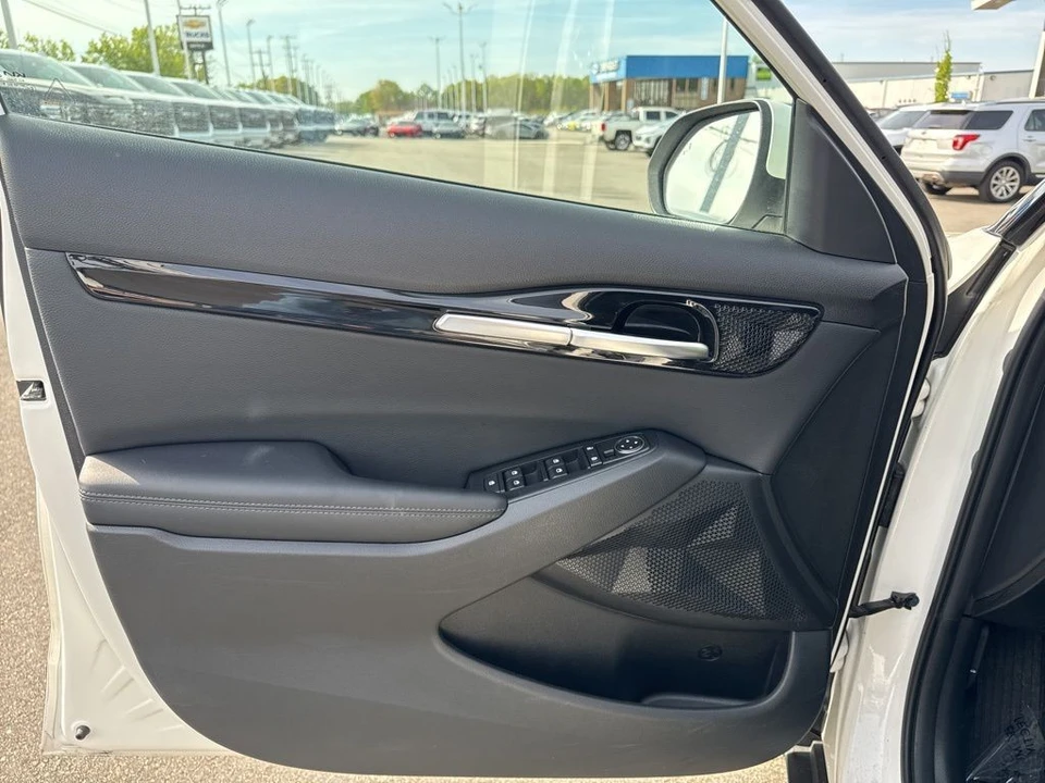 2023 Kia Seltos - Image 27 of 31