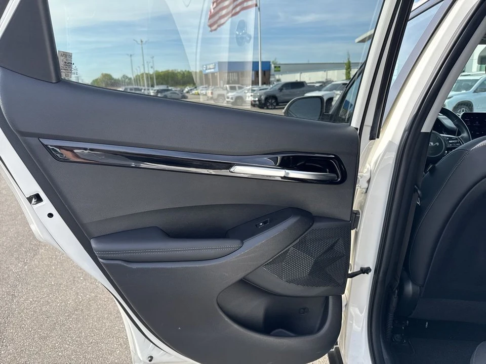 2023 Kia Seltos - Image 29 of 31