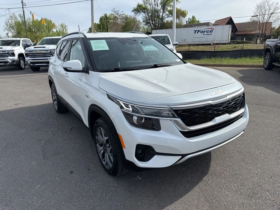 2023 Kia Seltos - Image 7 of 31