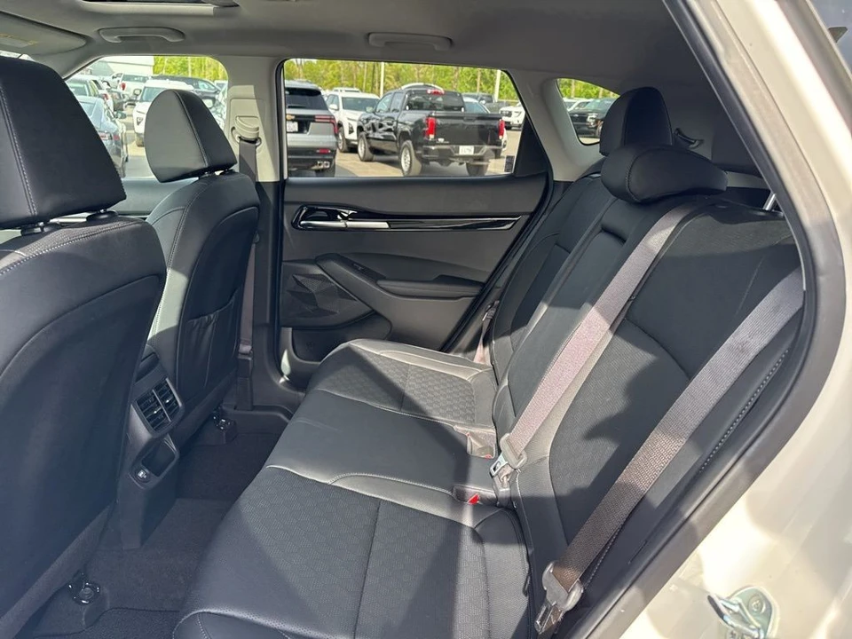 2023 Kia Seltos - Image 13 of 31