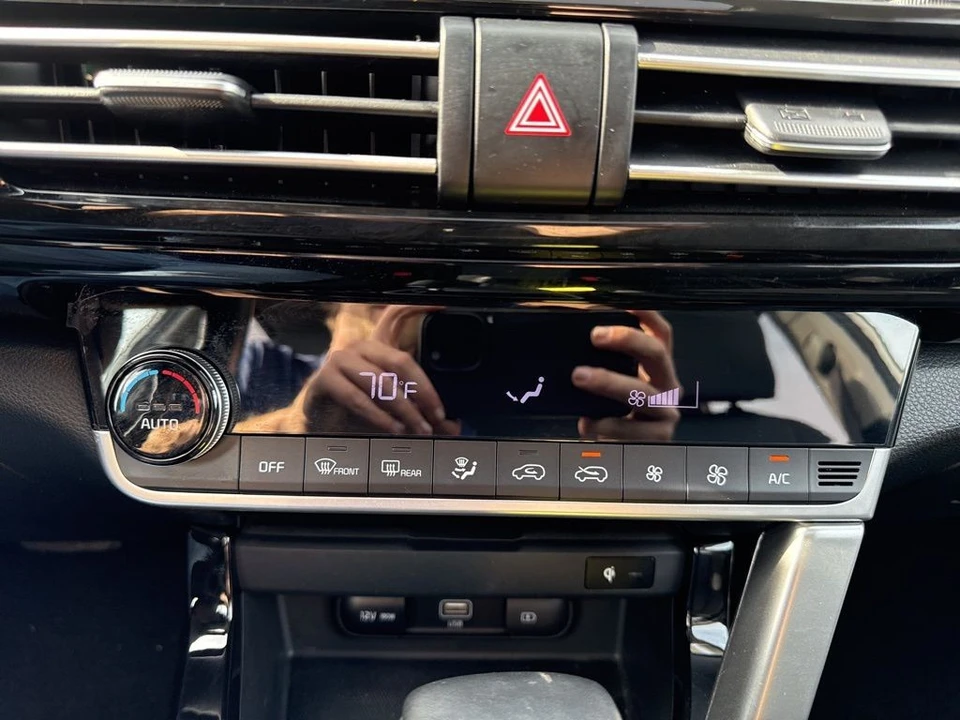 2023 Kia Seltos - Image 23 of 31