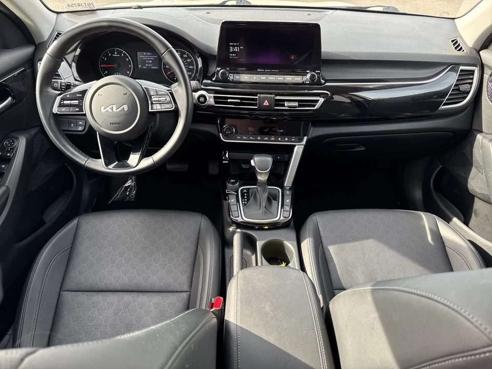 2023 Kia Seltos - Image 15 of 31
