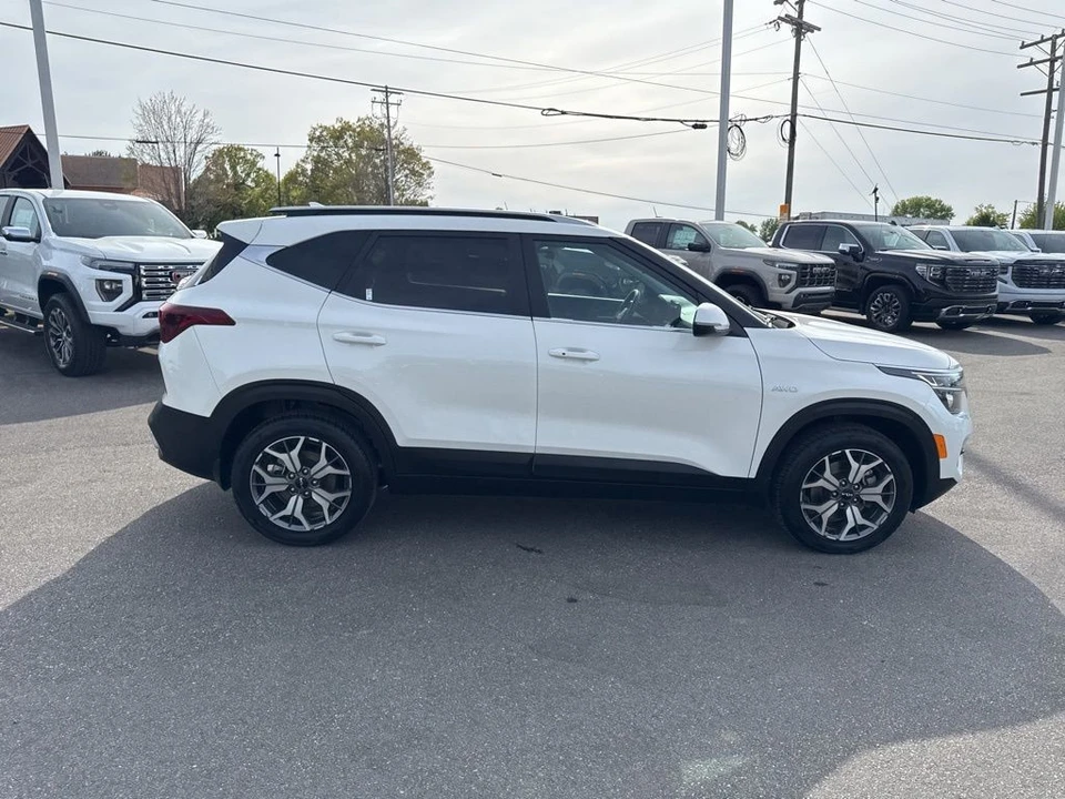 2023 Kia Seltos - Image 6 of 31