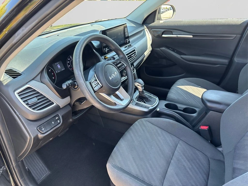 2023 Kia Seltos - Image 9 of 12
