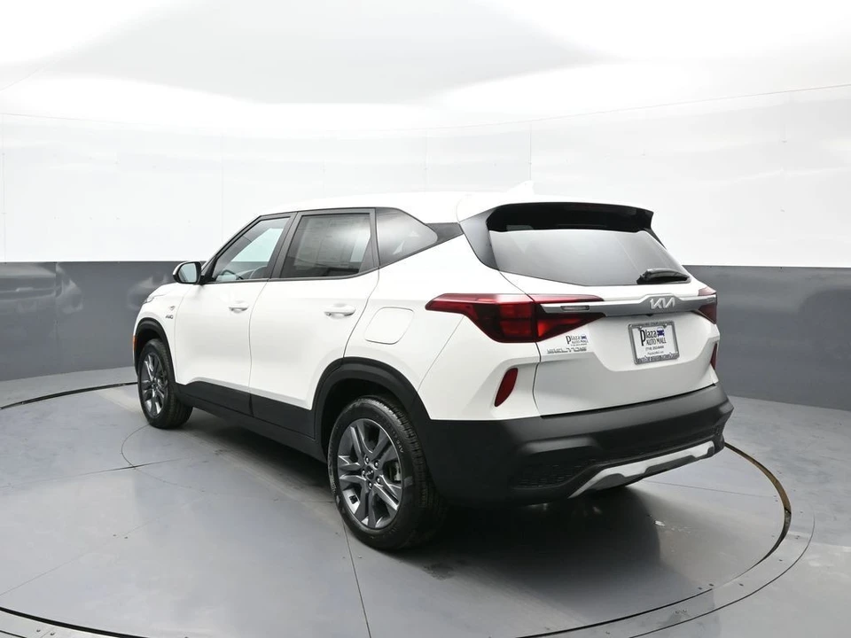 2023 Kia Seltos - Image 8 of 21