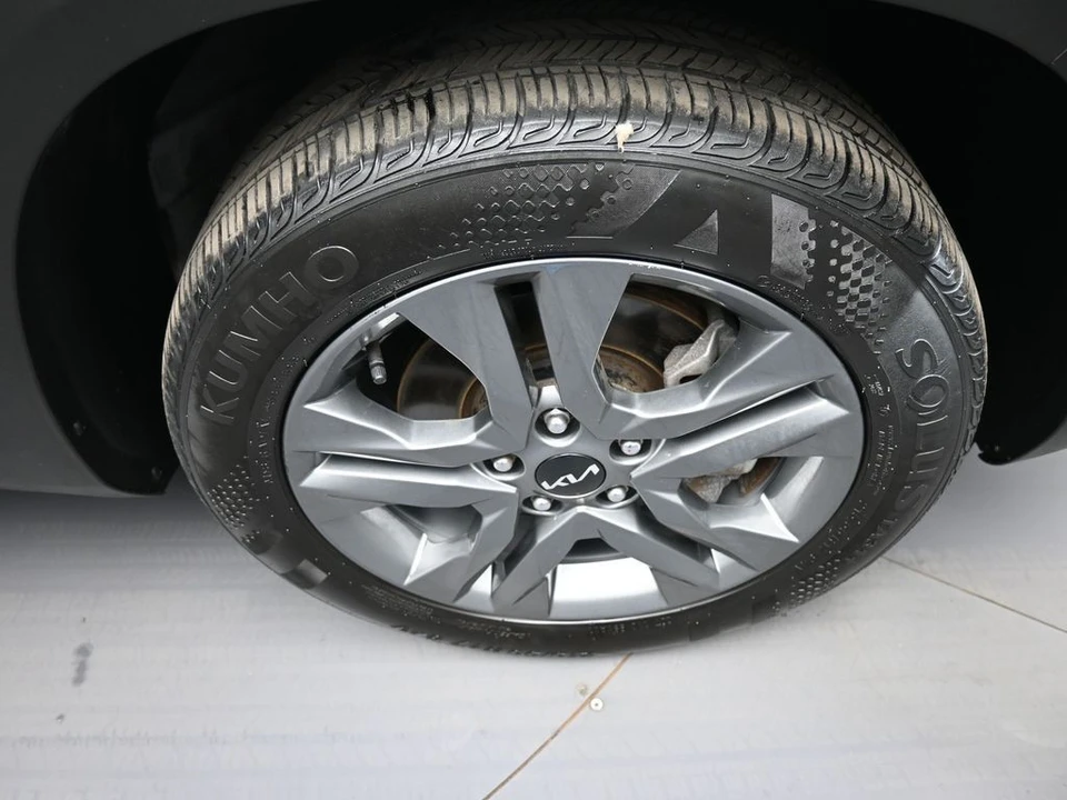 2023 Kia Seltos - Image 13 of 21