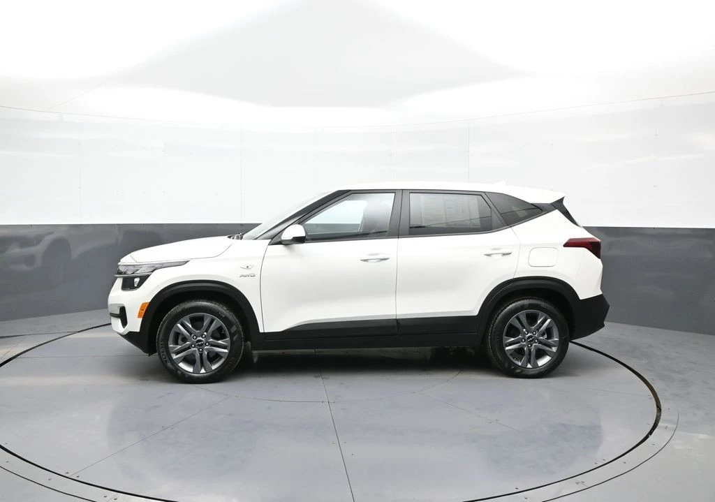2023 Kia Seltos - Image 9 of 21