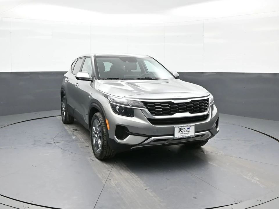 2023 Kia Seltos - Image 3 of 12