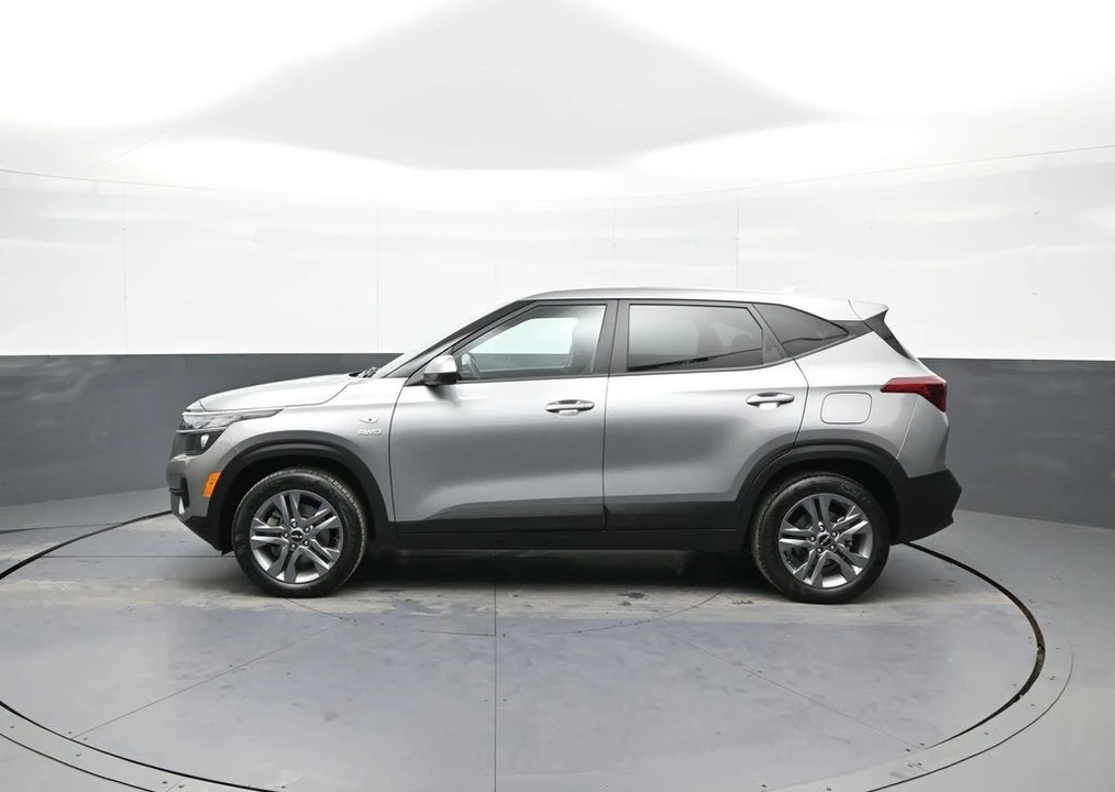 2023 Kia Seltos - Image 9 of 12