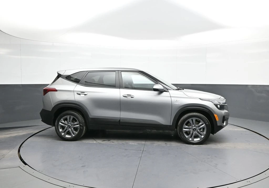 2023 Kia Seltos - Image 5 of 12