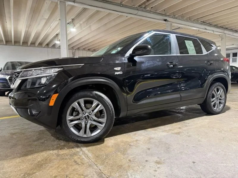 2023 Kia Seltos - Image 2 of 12