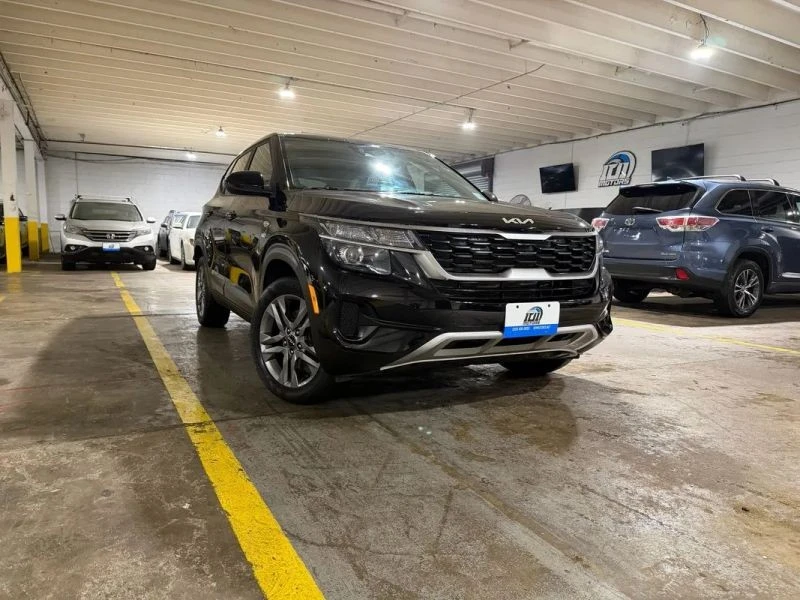 2023 Kia Seltos - Image 6 of 12