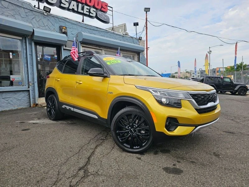 2023 Kia Seltos - Image 2 of 12