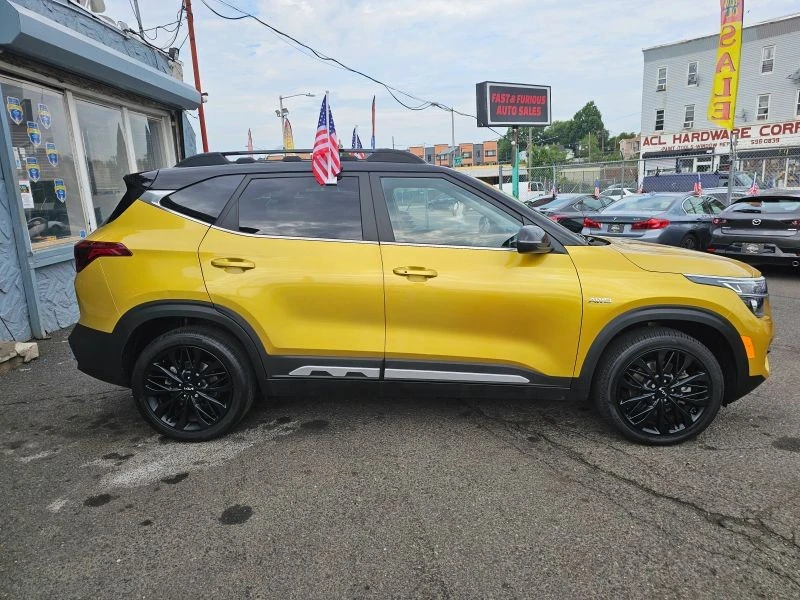 2023 Kia Seltos - Image 5 of 12