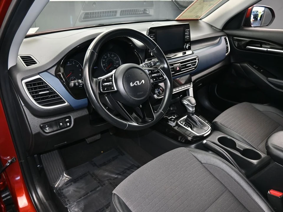 2023 Kia Seltos - Image 10 of 12