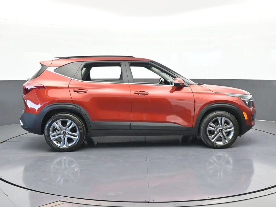 2023 Kia Seltos - Image 7 of 12