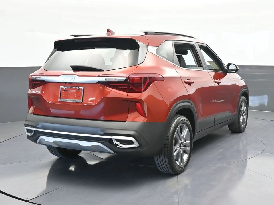 2023 Kia Seltos - Image 5 of 12