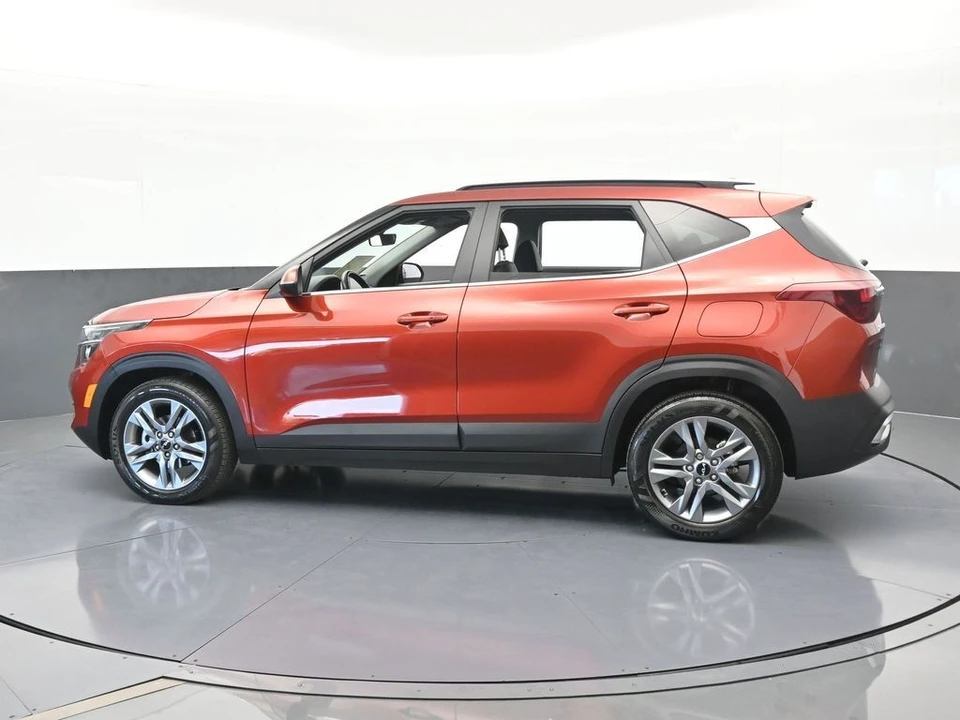2023 Kia Seltos - Image 3 of 12