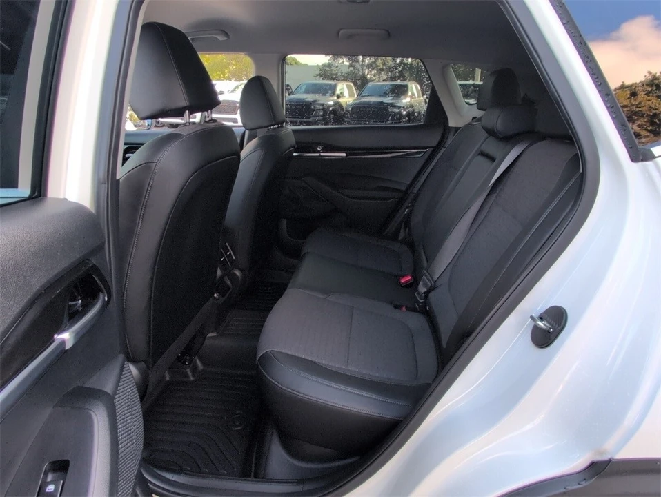2023 Kia Seltos - Image 7 of 12