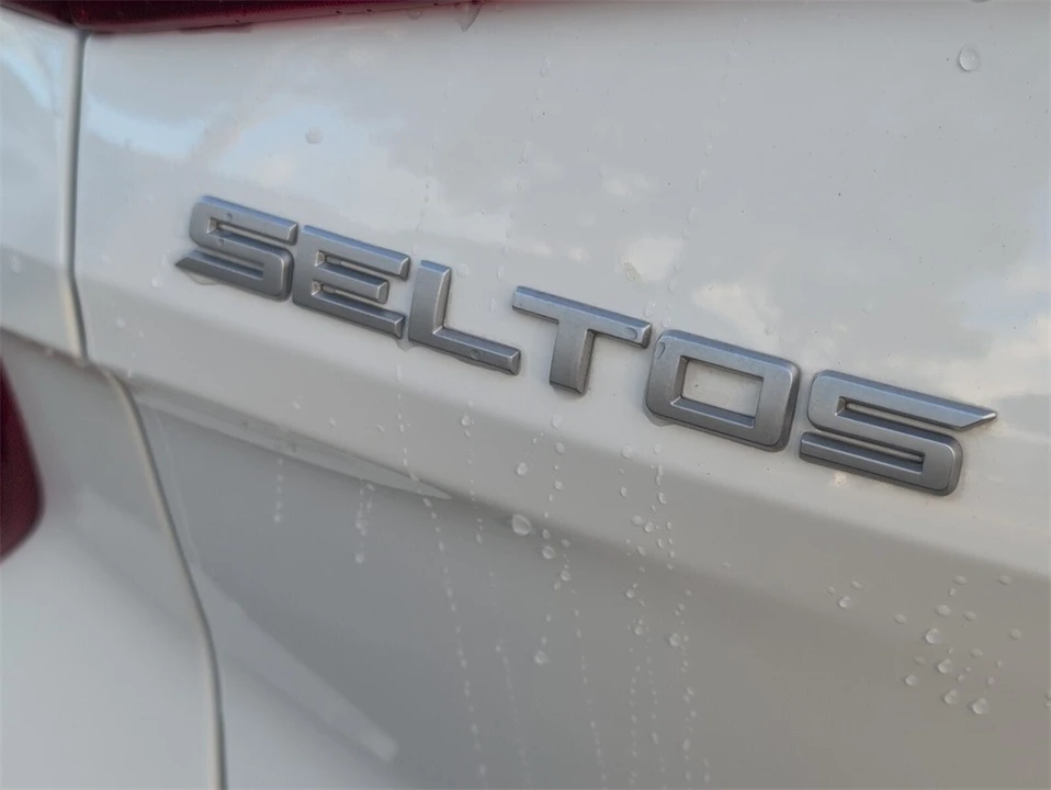 2023 Kia Seltos - Image 10 of 12