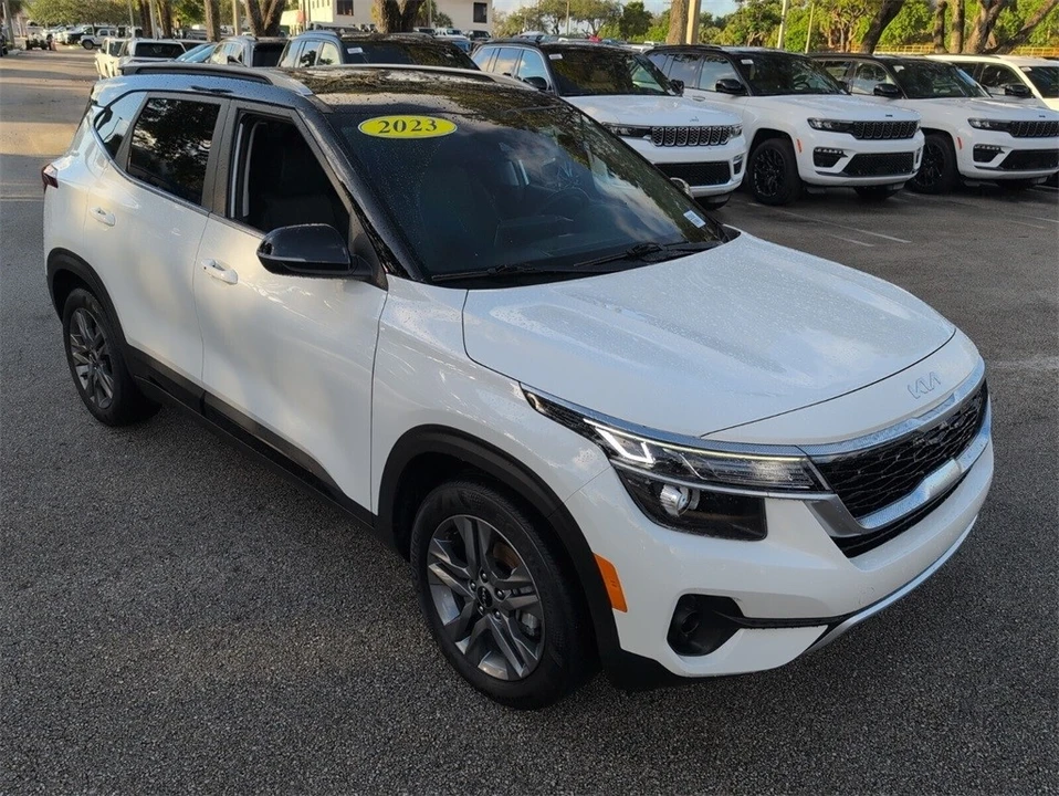 2023 Kia Seltos - Image 2 of 12
