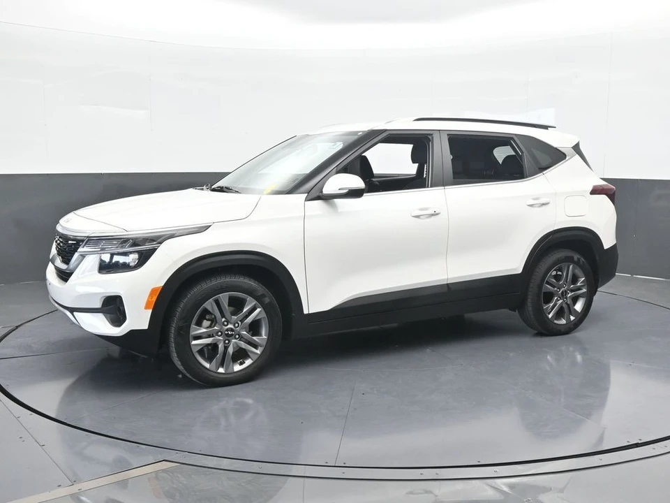 2023 Kia Seltos - Image 2 of 12
