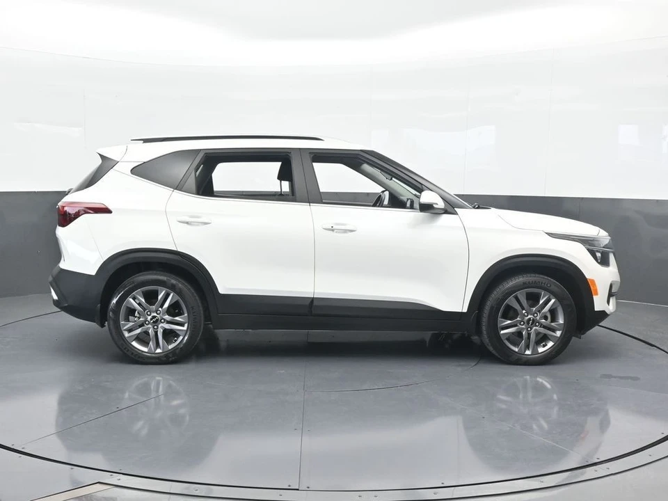 2023 Kia Seltos - Image 7 of 12