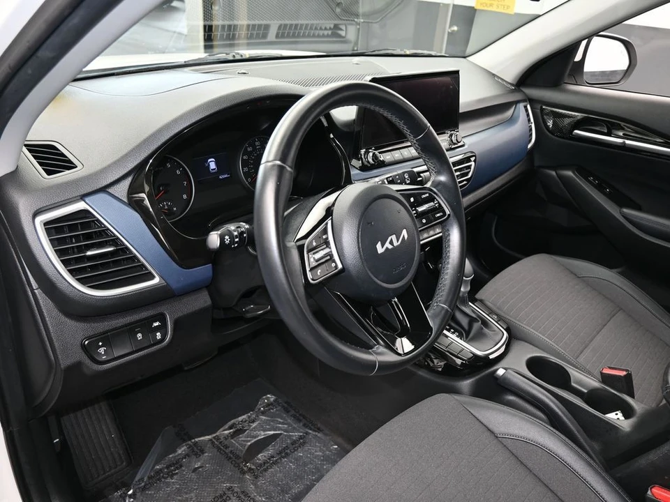 2023 Kia Seltos - Image 10 of 12