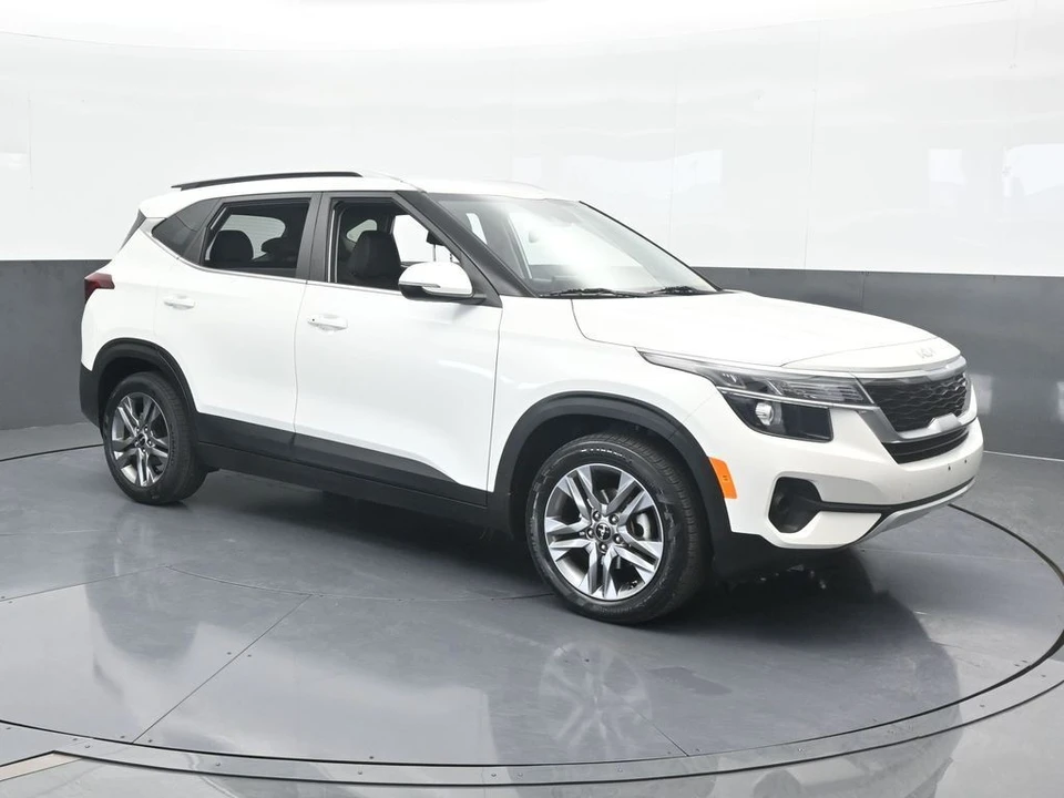2023 Kia Seltos - Image 8 of 12
