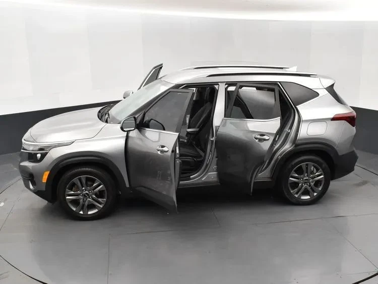 2023 Kia Seltos - Image 7 of 12