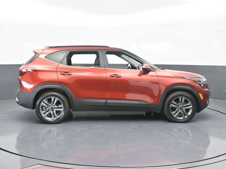 2023 Kia Seltos - Image 7 of 12