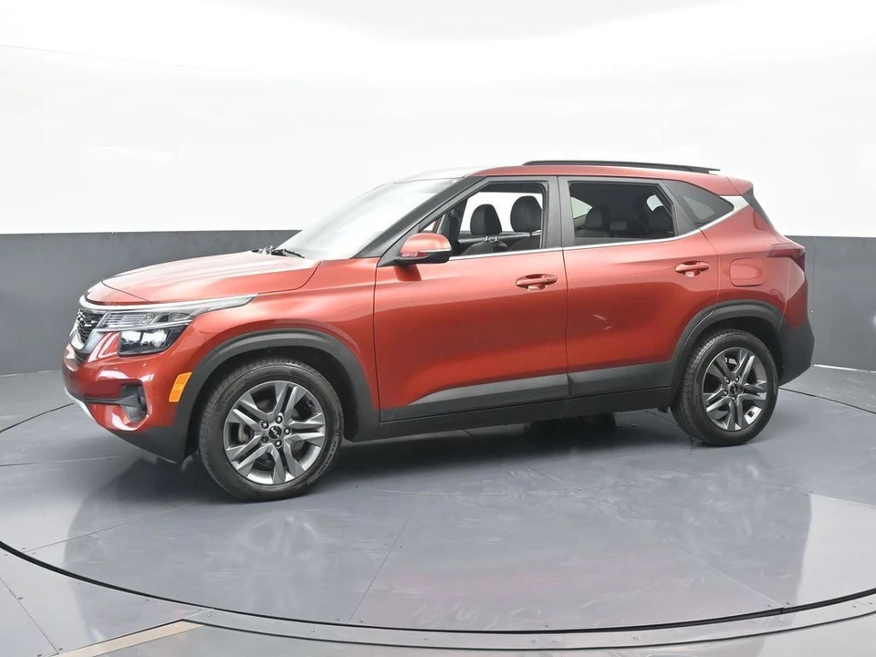 2023 Kia Seltos - Image 2 of 12